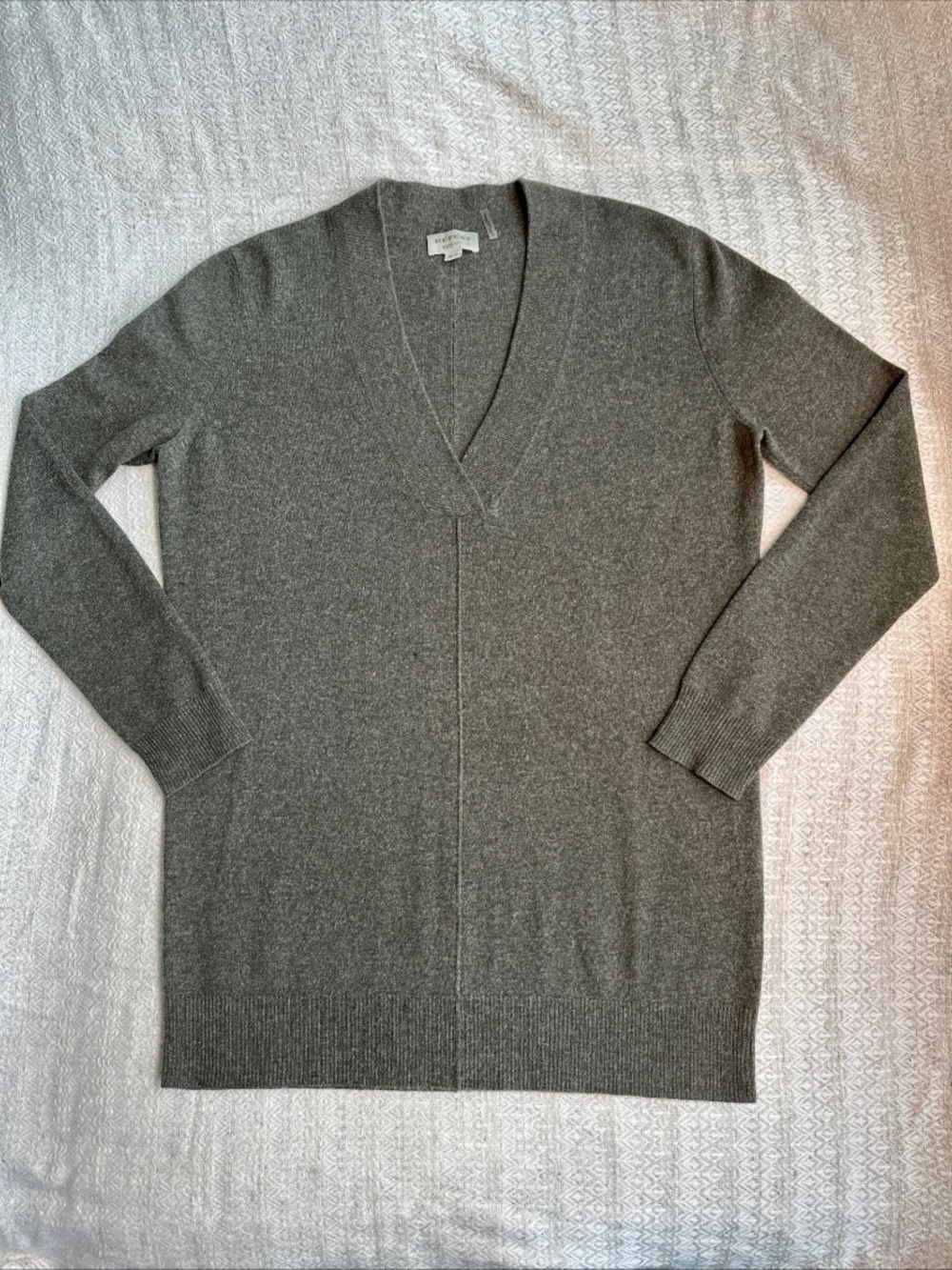 REPEAT Cashmere Gray V-Neck Sweater Medium Wool Cashmere Blend *Fair condition*
